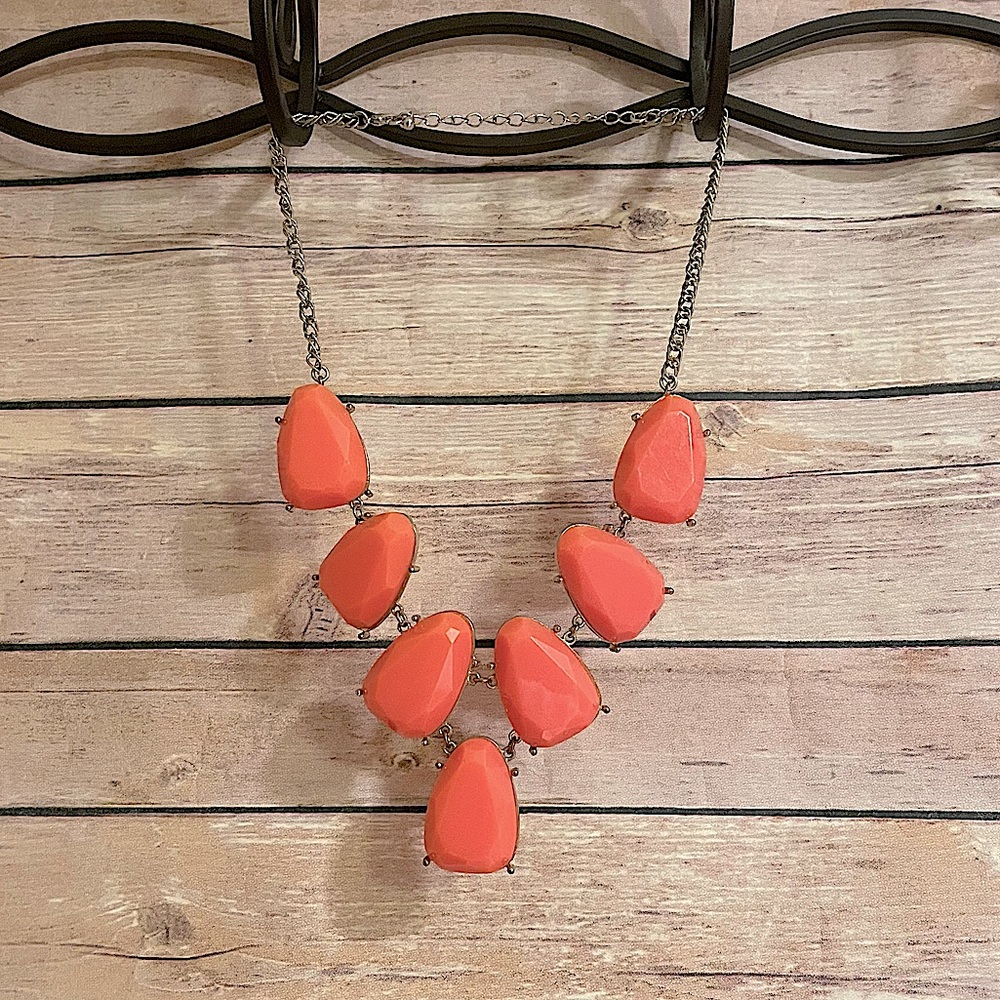 FREE w purchase * Coral Pink faux- Kendra Scott Statement Necklace *